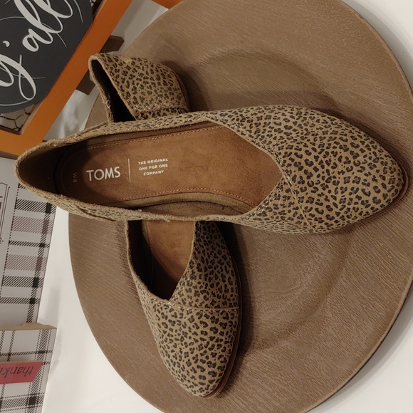Toms Shoes - 🐆EUC Toms Brand Cheetah Print Classic Flat, Soft Suede Fabric w/Hard Bottom, 8
